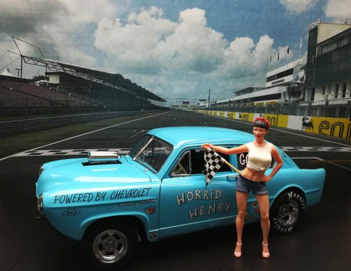 Racing girl figure - Image 5