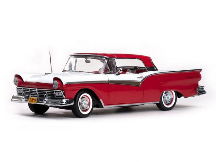1957 FORD FAIRLANE SKYLINER