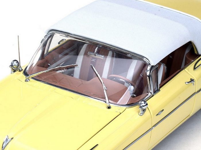 1959 Pontiac Bonneville Closed Convertible - Image 3