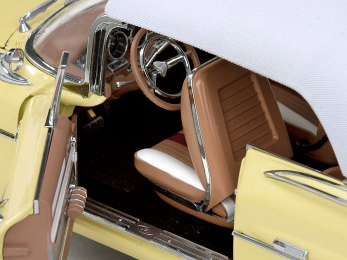 1959 Pontiac Bonneville Closed Convertible - Image 5