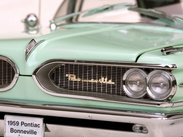 1959 Pontiac Bonneville Closed Convertible - Image 6