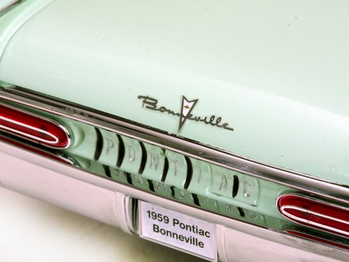 1959 Pontiac Bonneville Closed Convertible - Image 7