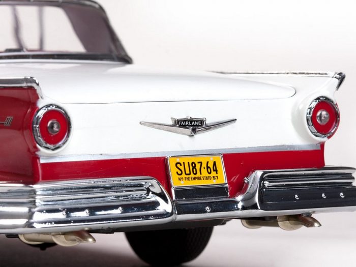 1957 FORD FAIRLANE SKYLINER - Image 8