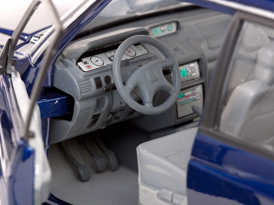 1998 Mitsubishi Pajero Long 3.5 V6 – sunstarmodelcars