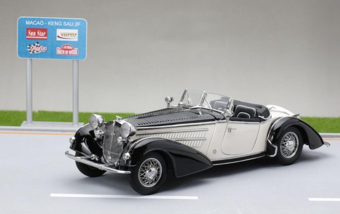 1939 Horch 855 Roadster-Black/White