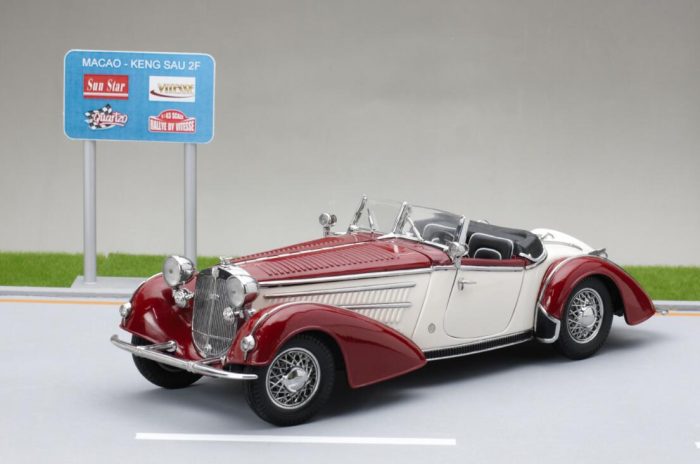 1939 Horch 855 Roadster-Dark Red/White