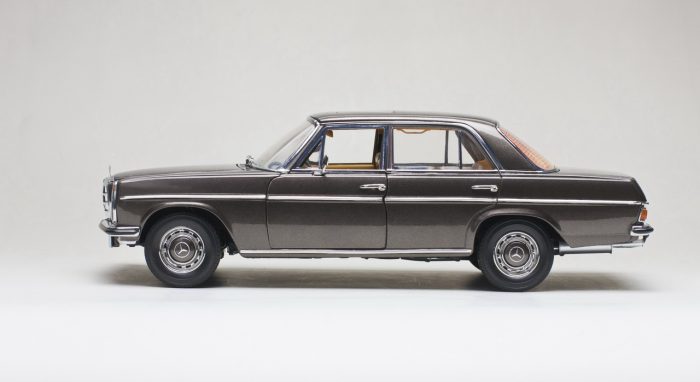 Mercedes-Benz Strich 8 Saloon - Bronze - Image 10