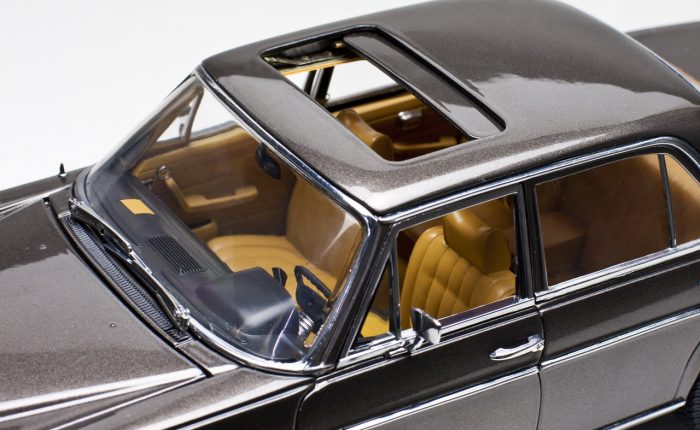 Mercedes-Benz Strich 8 Saloon - Bronze - Image 9