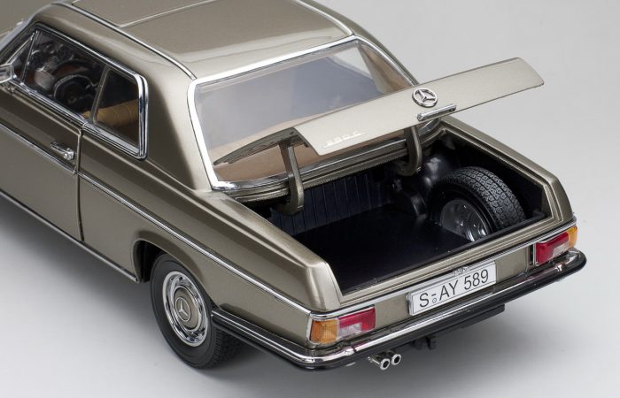 1973 Mercedes-Benz Strich 8 Coupé -- Beige Gray Metallic - Image 9