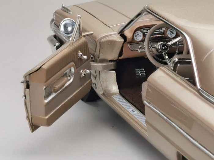1964 Ford Galaxie 500/XL Hardtop - Chantilly Beige - Image 4