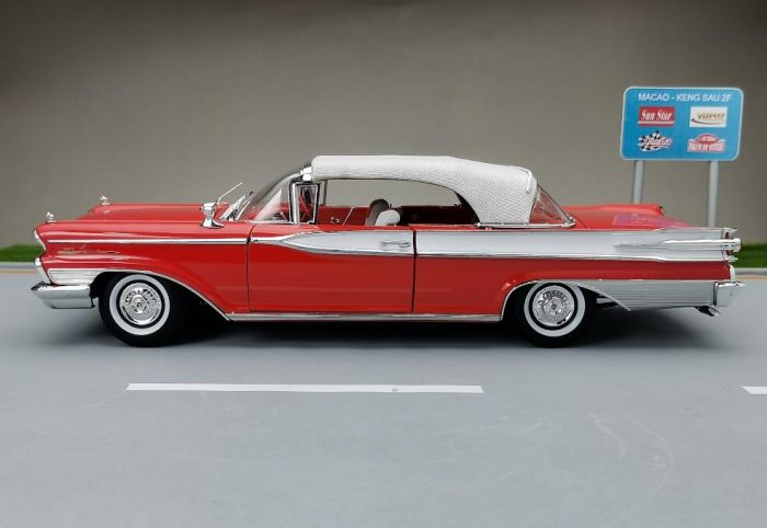 1959 Mercury Park Lane Closed Convertible-White/Canton Red