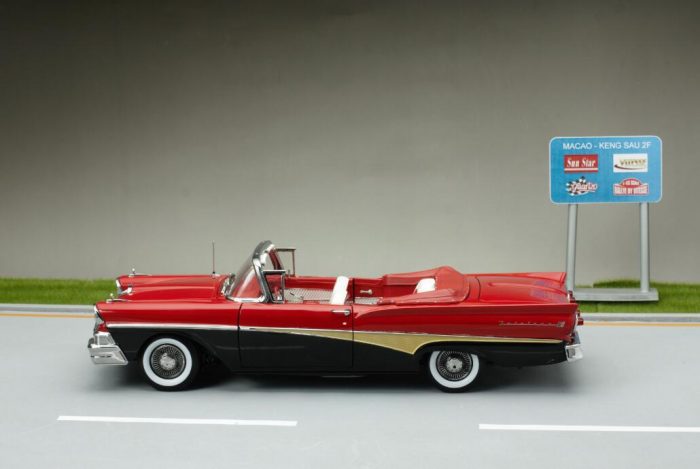 1958 Ford Fairlane 500 Open Convertible-Torch Red/Raven Black