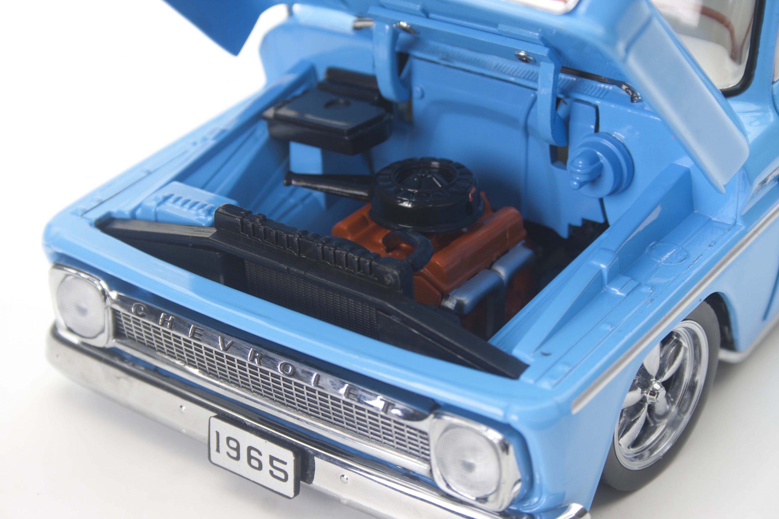 Sun Star USA - Chevy C-10 Stepside Pickup (1965, 1/18 scale
