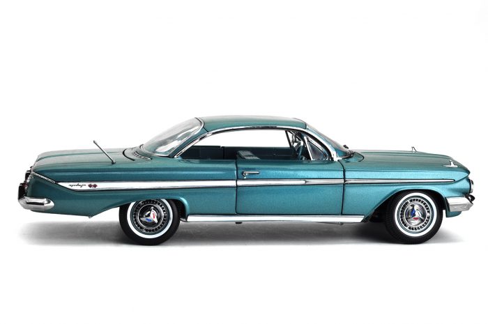 1961 Chevrolet Impala Sport Coupe - Twilight Turquoise - Image 11