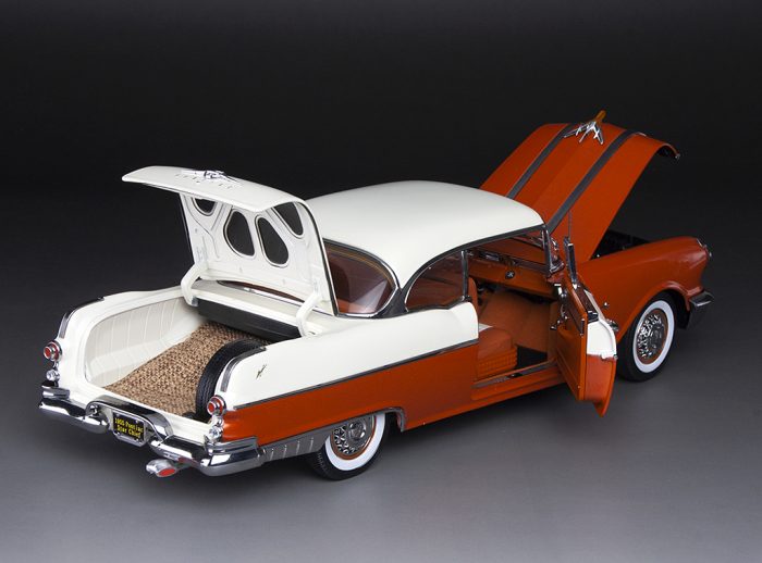 1955 Pontiac Star Chief Hard Top - White Mist / Fire Gold - Image 4