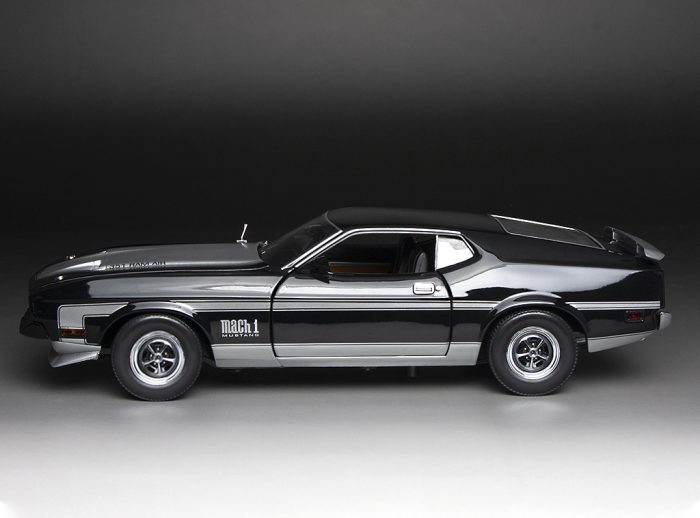 1971 Ford Mustang MACH 1 - Raven Black - Image 4