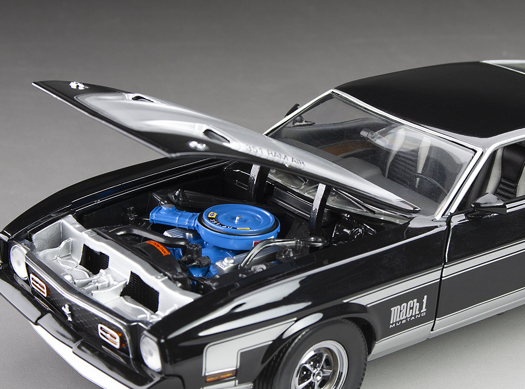 1971 Ford Mustang MACH 1 – Raven Black – sunstarmodelcars
