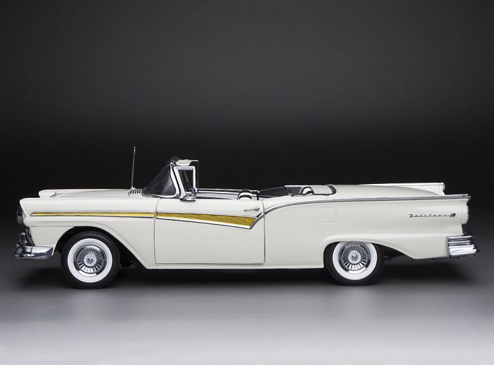 1957 Ford Fairlane 500 Skyliner - Colonial White - Image 4