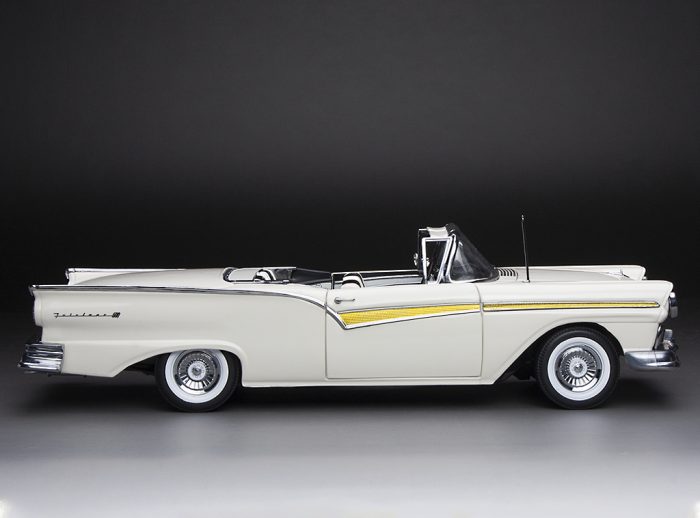 1957 Ford Fairlane 500 Skyliner - Colonial White - Image 5