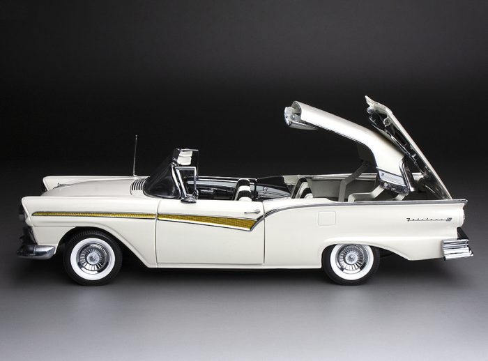 1957 Ford Fairlane 500 Skyliner - Colonial White - Image 8