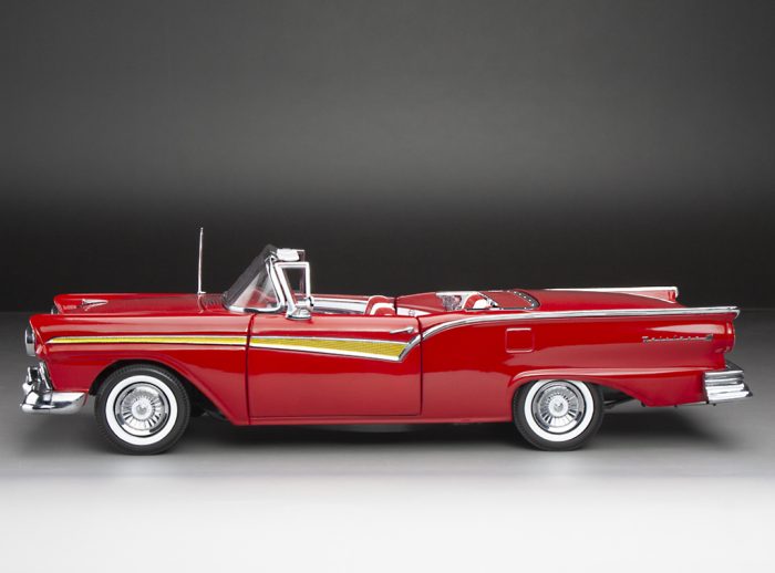 1957 Ford Fairlane 500 Skyliner - Flame Red - Image 5