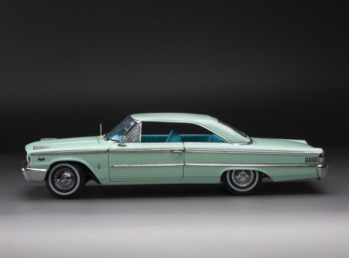 1963 Ford Galaxie 500/XL Hardtop - Glacier Blue - Image 4