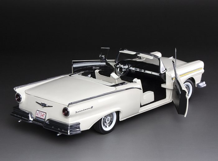 1957 Ford Fairlane 500 Skyliner - Colonial White - Image 12
