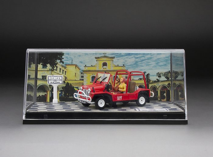 Car Rental Macau 1986 - Red (with 2 resin figures and 1 Macau street signs) - Image 2
