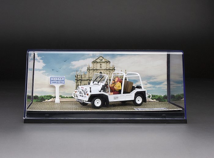 Car Rental Macau 1986 – White (with 2 resin figures and 1 Macau street signs) - Image 2