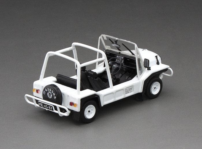 Car Rental Macau 1986 – White (with 2 resin figures and 1 Macau street signs) - Image 6