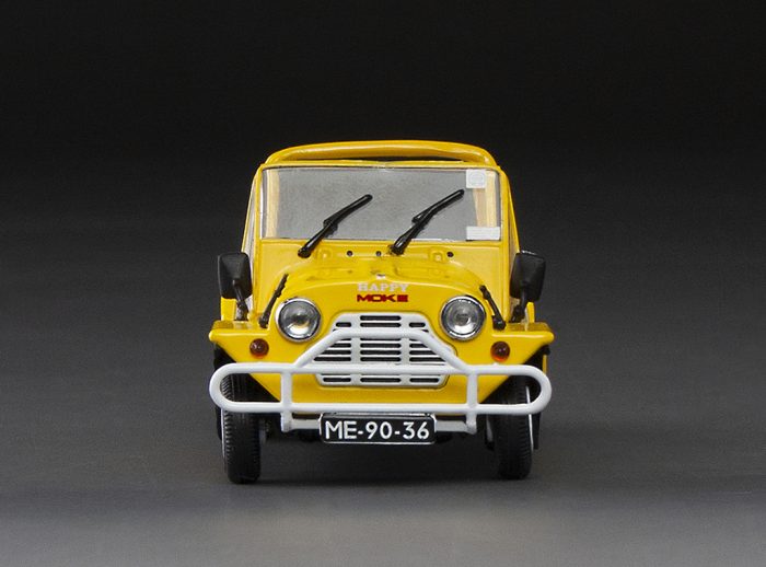 Car Rental Macau 1986 – Yellow (with 2 resin figures and 1 Macau street signs) - Image 7