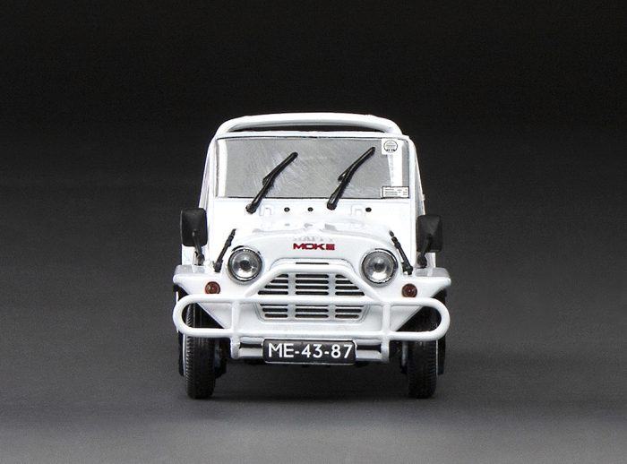 Car Rental Macau 1986 – White (with 2 resin figures and 1 Macau street signs) - Image 7