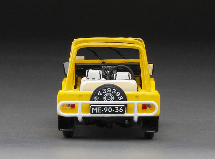 Car Rental Macau 1986 – Yellow (with 2 resin figures and 1 Macau street signs) - Image 8