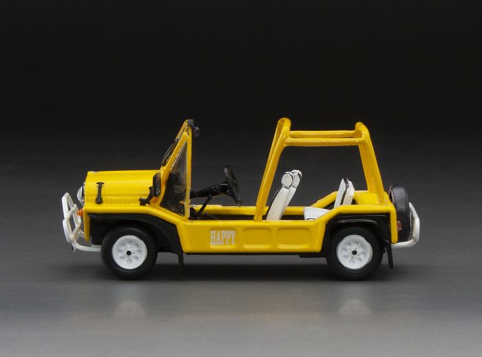 Car Rental Macau 1986 – Yellow (with 2 resin figures and 1 Macau street signs) - Image 9