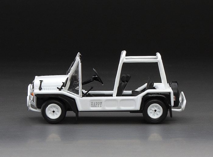 Car Rental Macau 1986 – White (with 2 resin figures and 1 Macau street signs) - Image 9