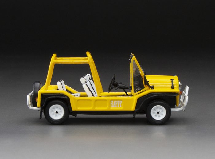 Car Rental Macau 1986 – Yellow (with 2 resin figures and 1 Macau street signs) - Image 10