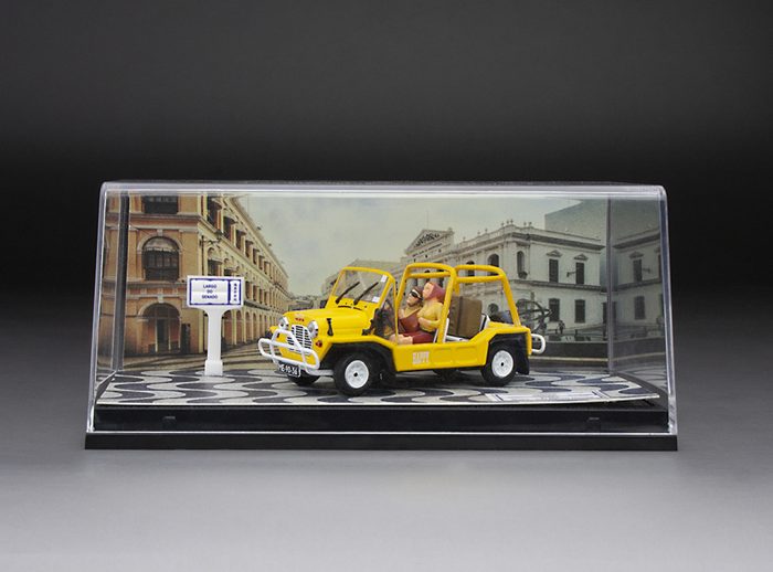 Car Rental Macau 1986 – Yellow (with 2 resin figures and 1 Macau street signs) - Image 2