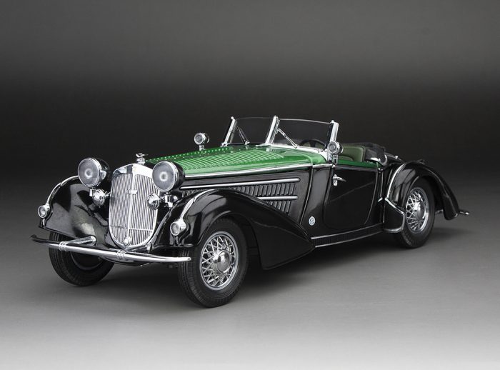 1939 HORCH 855 ROADSTER - Black / Dark Green