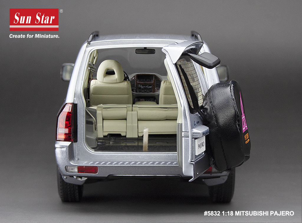 Modèle Réduit Mitsubishi Pajero V73 Argent Froid 1/18 SunStar