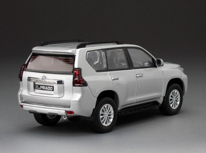 Toyota Land Cruiser Prado 2018 - Silver Pearl (limited edition 399pcs) - Image 3