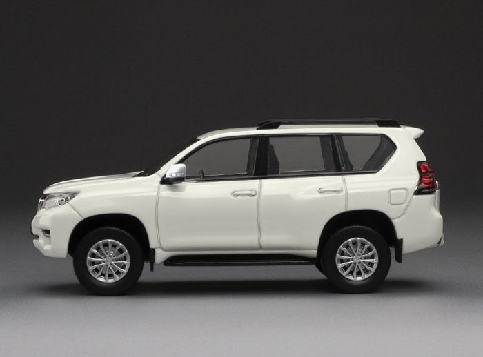 Toyota Land Cruiser Prado 2018 - Glacier White (limited edition 399pcs) - Image 6