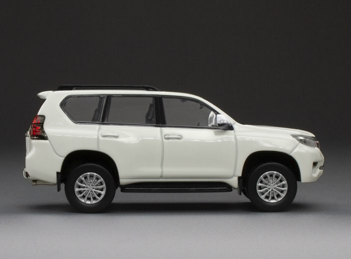 Toyota Land Cruiser Prado 2018 - Glacier White (limited edition 399pcs) - Image 7