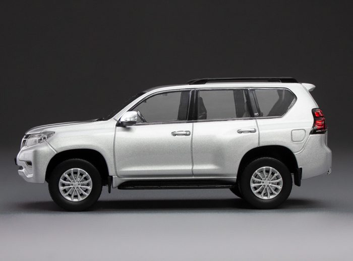 Toyota Land Cruiser Prado 2018 - Silver Pearl (limited edition 399pcs) - Image 6