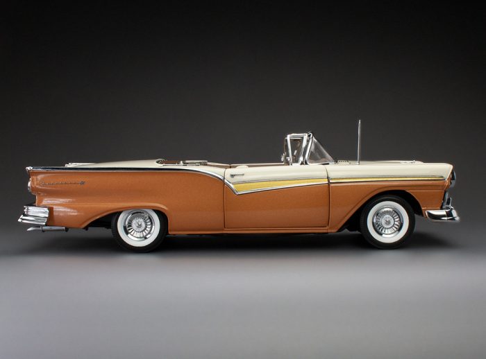 1957 Ford Fairlane 500 Skyliner - Bronze / Colonial White - Image 18