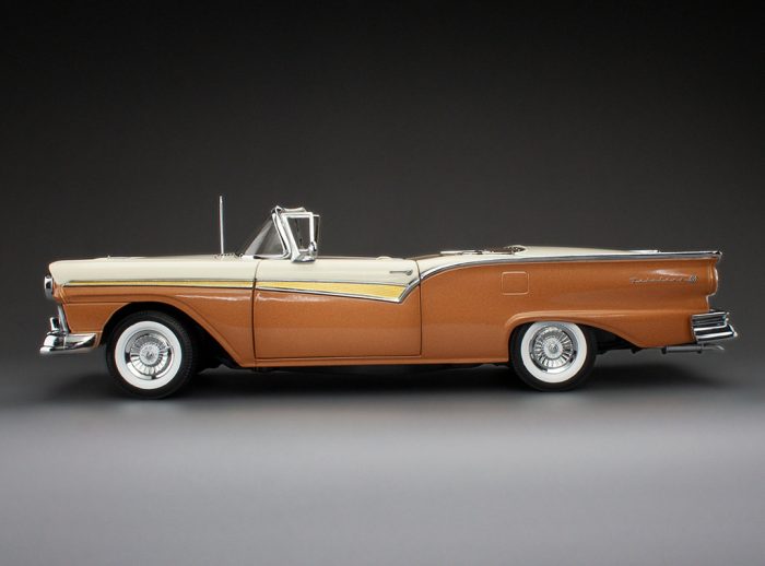 1957 Ford Fairlane 500 Skyliner - Bronze / Colonial White - Image 17